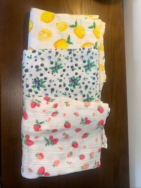 Little Unicorn 3-Pack Cotton Muslin Baby Swaddle Fruit